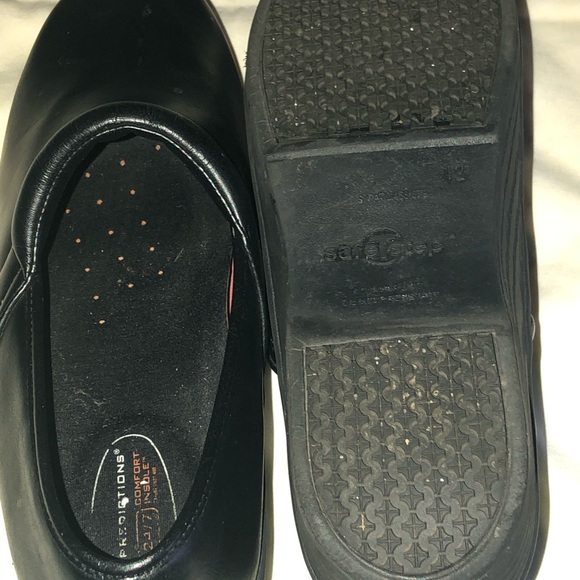 Clogs - Picture 2 of 3